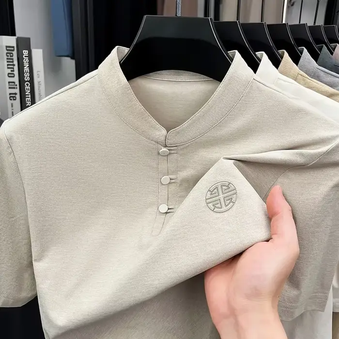 T-shirt classique pour homme col mandarin couleur solide polyester respirant confortable pour homme occassions décontractées